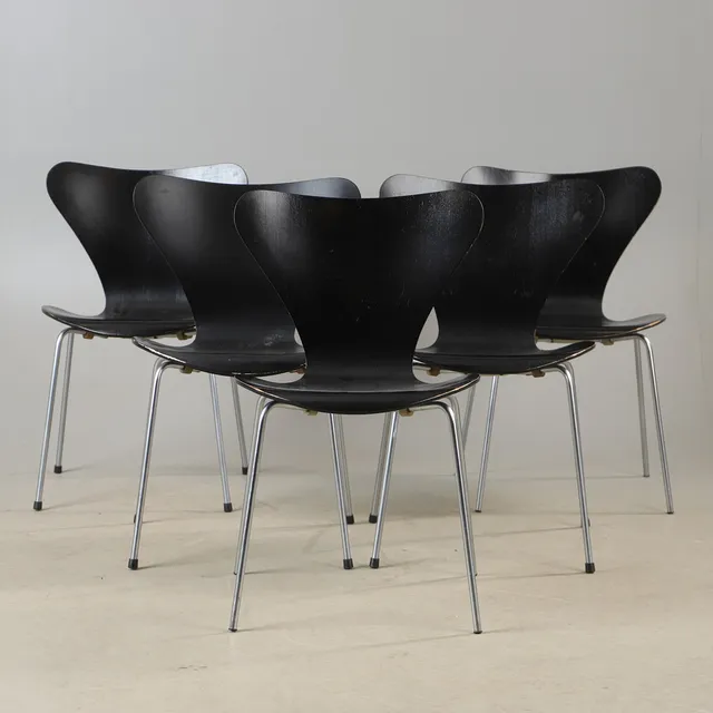 ARNE JACOBSEN. Stolar, 5 stycken, "Sjuan", Fritz Hansen, 70-tal.