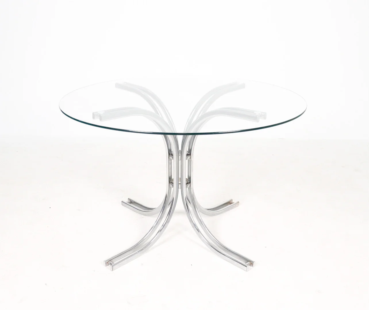 Italienischer Esstisch der 1970er Jahre. — Tables — Stockholms Auktionsverk Düsseldorf/Neuss