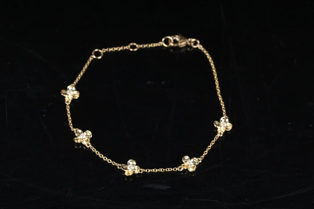 Armbånd, 9 kt. guld med diamanter, ca. 0.11 ct. — Jewellery/Bracelets — Lauritz