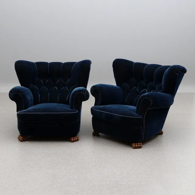 FÅTÖLJER, ETT PAR. Plyschklädsel, fötter i ek. Swedish modern, 1930/40-tal.