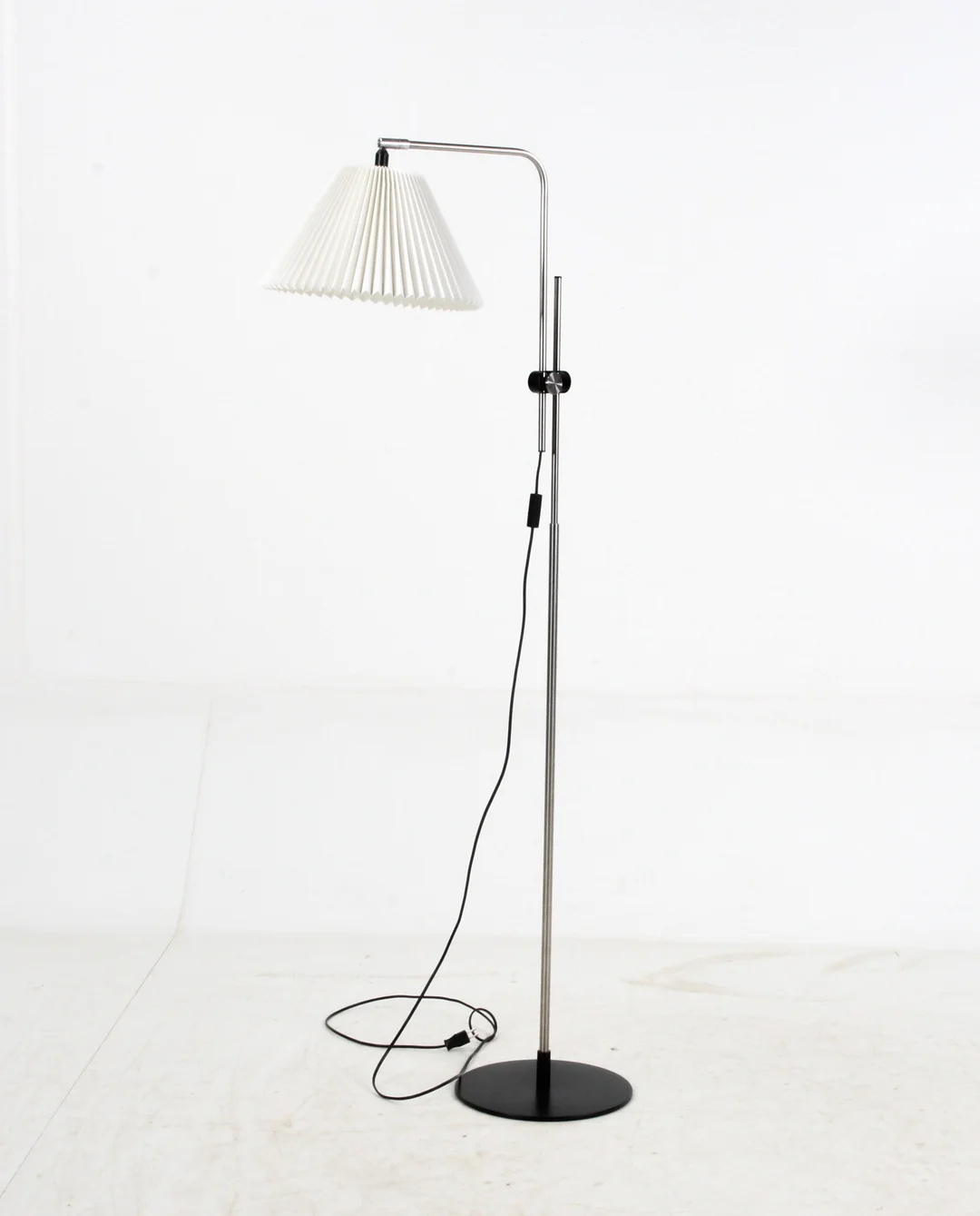 Michael Bang for Le Klint. Floor lamp, model 321 — Lamps and lighting/Floor lights — Lauritz