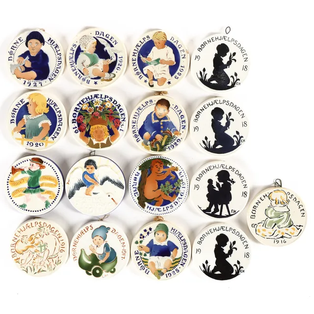 Aluminia. Rasmus Harboe / Louis Moe / Oscar Willerup & Else Hasselriis. Collection of children's aid day plates from 1911-12, 1914, 1916-1920 & 1925-29. (17)