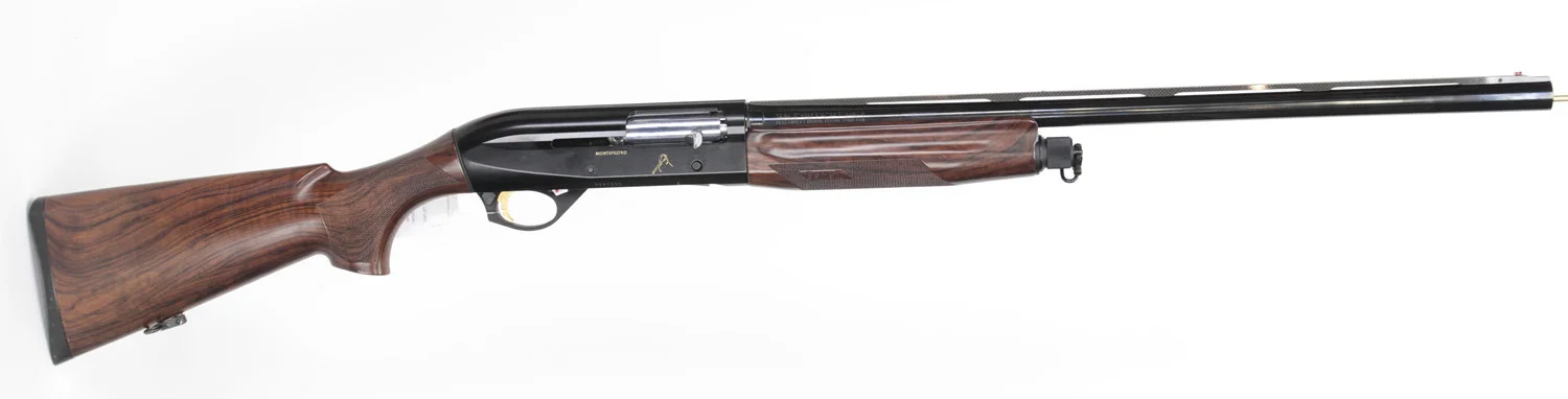 256. HAGELGEVÄR, italiensk, halvautomatisk, fabrikat Benelli, modell Beccaccia, kaliber 12/76, tillv.nr M597595, se-nr SE2223175. — Shotguns — Walter Borg