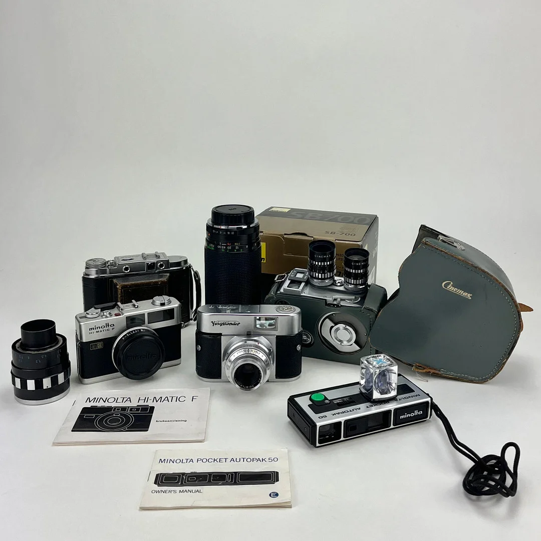 KAMEROR OCH TILLBEHÖR. — Cameras & accessories — Auktionshuset Thörner & Ek