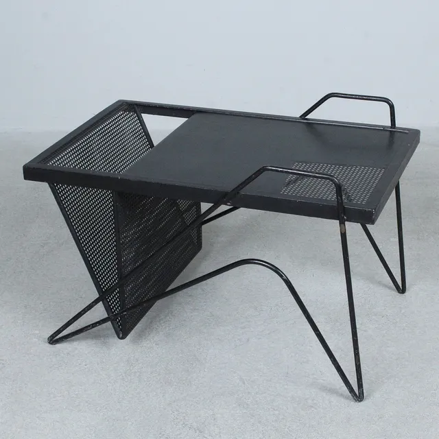 MATHIEU MATÉGOT. ZUGESCHRIEBEN. Couchtisch / Coffee Table, Frankreich, 1950er Jahre.