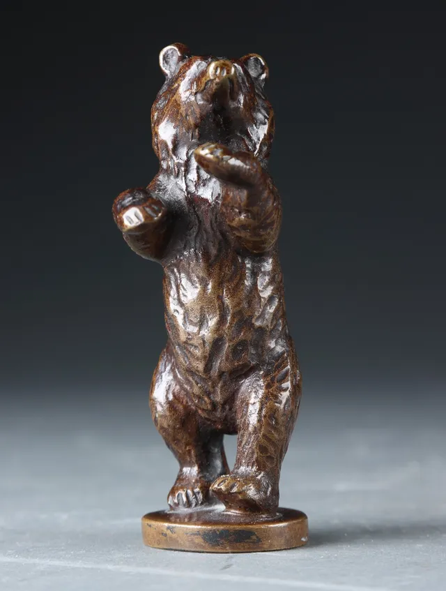 Svend Lindhart. Bronzefigur af bjørn