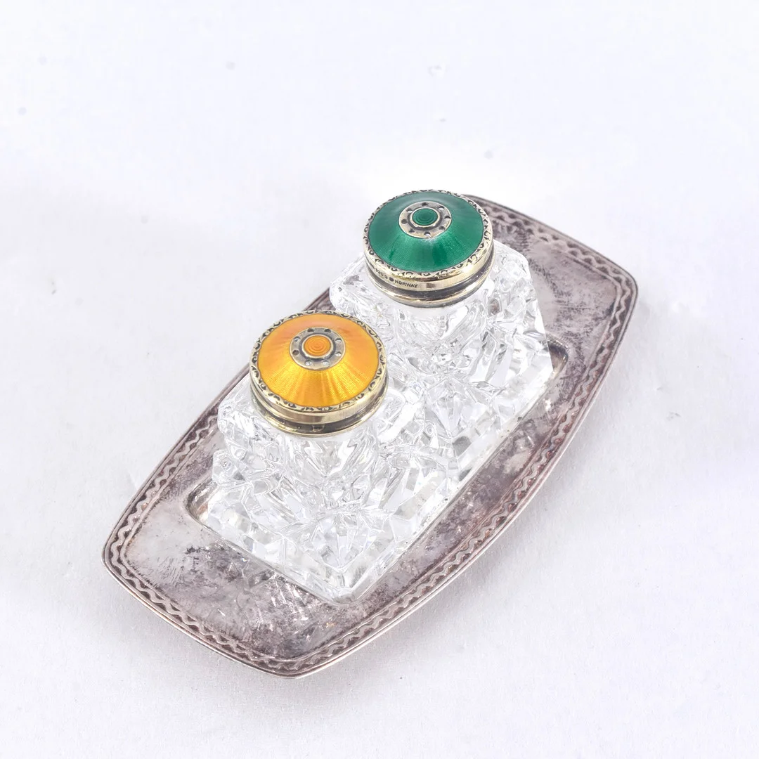 HROAR PRYDZ. salt och pepparströare, glas med lock i förgyllt sterlingsilver. — Silver — Halmstads Auktionskammare