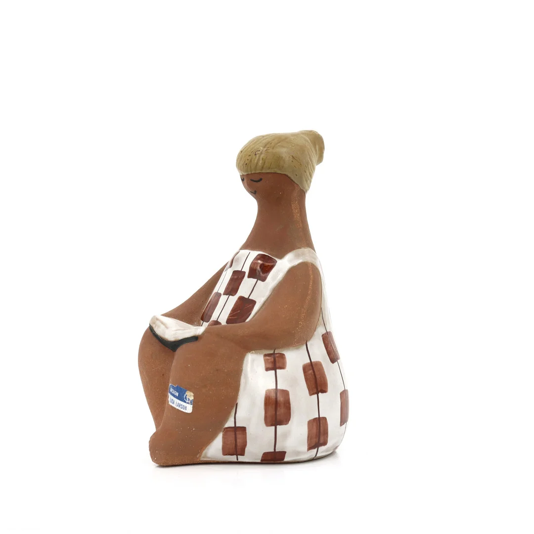 LISA LARSSON. Figurin, stengods, "Charlotte", ur serien "ABC-flickor", Gustavsberg. — European — Höganäs Auktionsverk