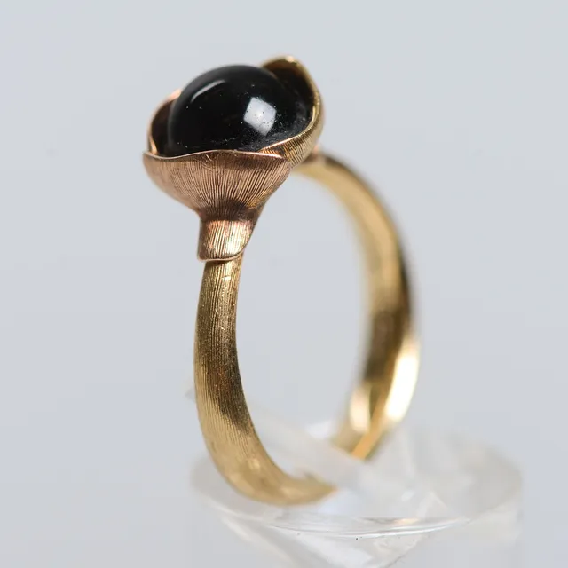 CHARLOTTE LYNGGAARD. Ring, "Lotus 1", 18K guld, Ole Lynggaard.