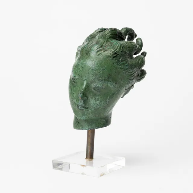 CARL MILLES. EFTER. Skulptur, "Änglahuvud", patinerad brons, sockel i plexiglas, stämplad Millesgården.
