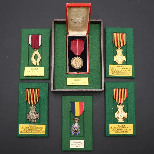 BELGIUM: A COLLECTION OF MEDALS INCLUDING LONG SERVICE AWARDS.