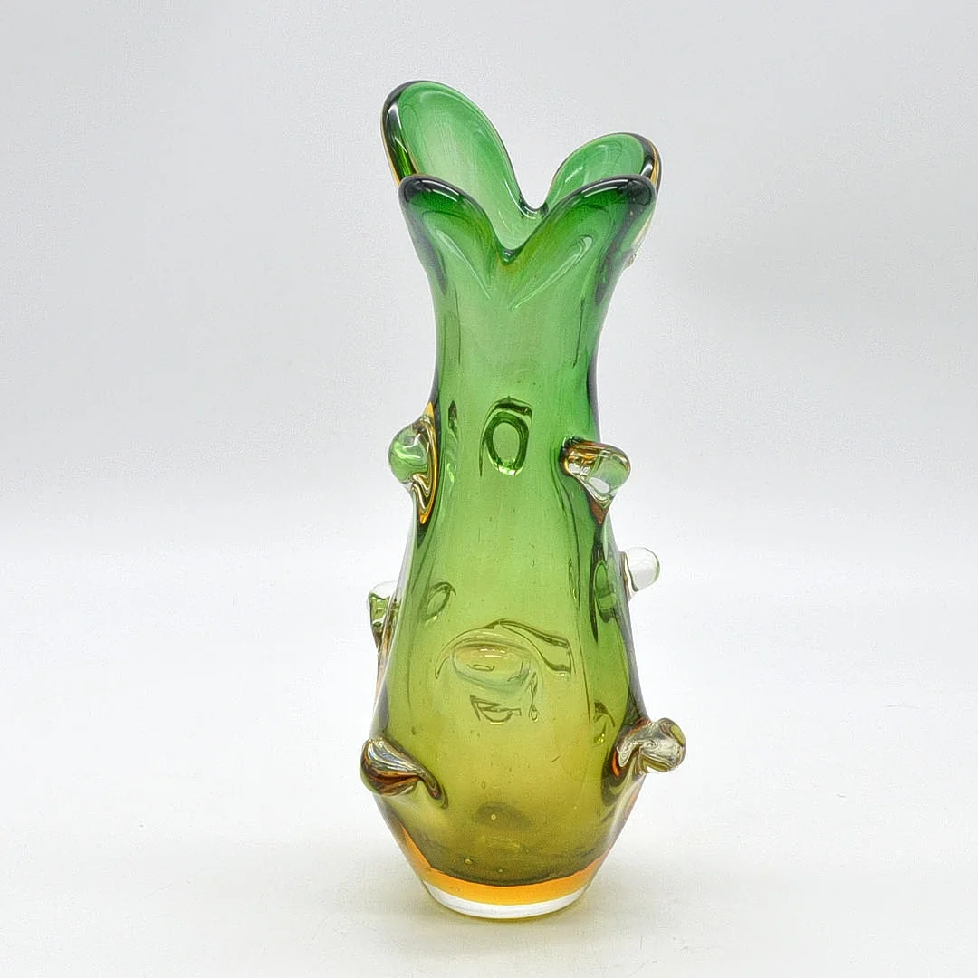JAN BERANEK. DESIGNERVASE IN GRÜN-ORANGE, FÜR SKRDLOVICE GLASSWORK, SOMMERSO VASE, TSCHECHIEN, UM 1960ER. — Art glass — Kunst- und Auktionshaus Kleinhenz