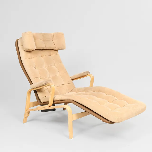 SAM LARSSON. Liggestol/hvilestol, beige Alcantara , "Fenix", Dux. Sverige.