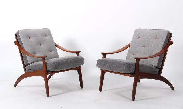 Arne Hovmand-Olsen. A pair of lounge chairs, teakwood (2)