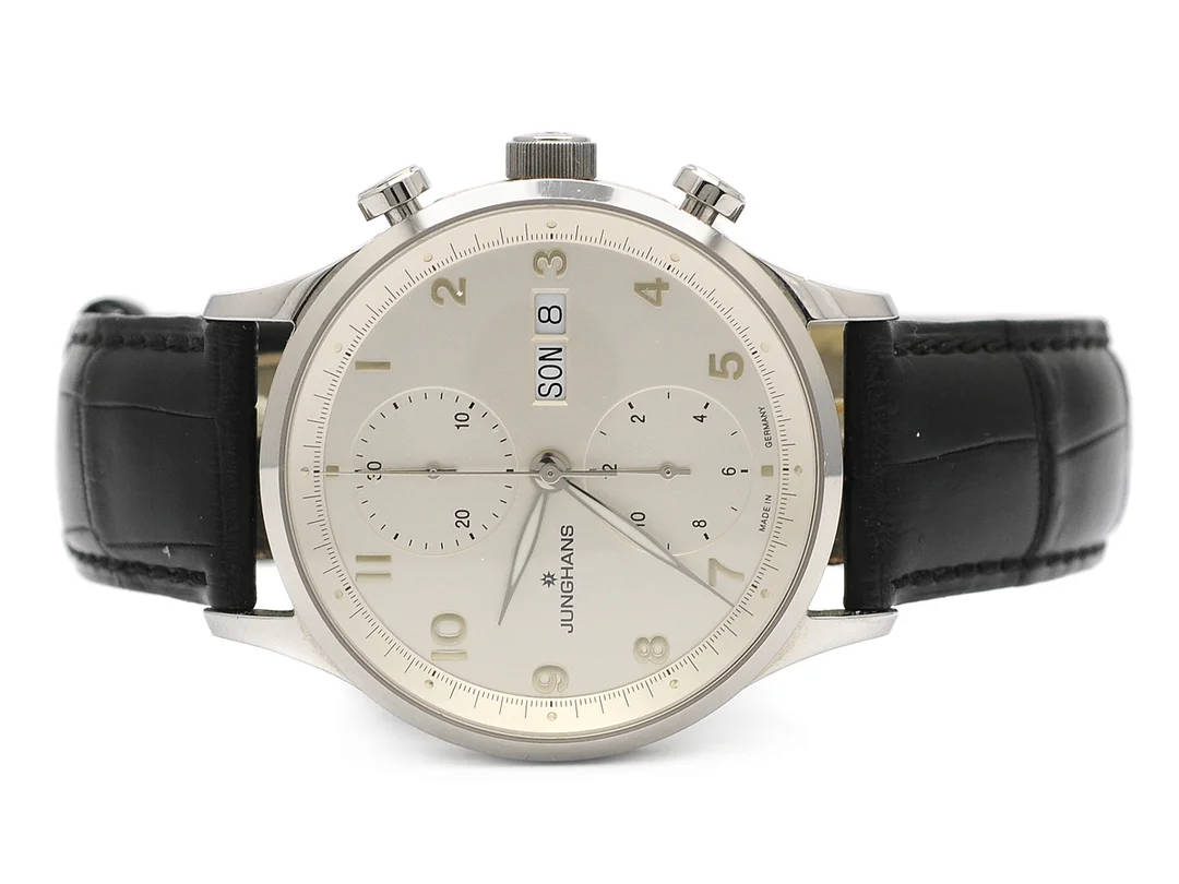 JUNGHANS, kronograf, herrur, 40 mm, Cal ETA 7750, Serie nr. 027/4550, Boett nr. 0252, stål, automatisk, safirglas, dag, datum, glasbaksida, läderband, viklås, ca 2005, box. — Klockor/Junghans — Kaplans