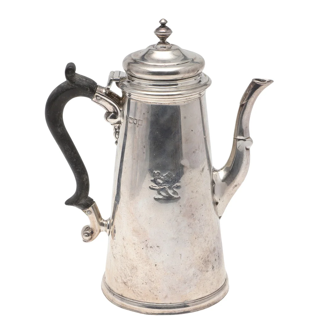 AN EDWARDIAN SILVER COFFEE POT. — Silver — Lawrences Auctioneers