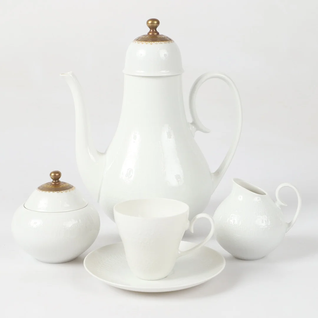 BJÖRN WIINBLAD. Servis, 39 delar, "Romance", Rosenthal, Tyskland. — European — Helsingborgs Auktionskammare