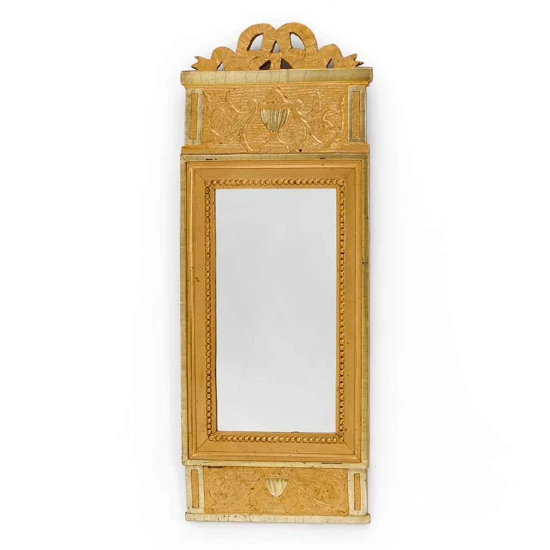 SPEGEL, sengustaviansk, omkring 1800, träskuren dekor, bronserad och förgylld. — Mirrors — Crafoord Auktioner Stockholm