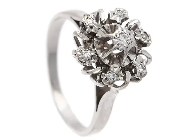 RING, 18K vitguld, 6 åttkantslipade diamanter ca 0,06 ctv, stl 15,25 mm, vikt 2,7 g.