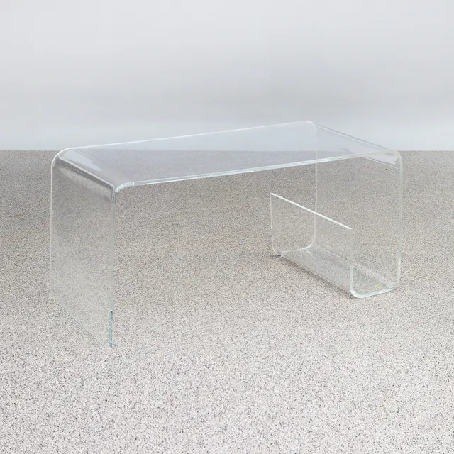 SOFFBORD. Plexiglas. Italien, 1900-talets andra hälft. Omärkt.