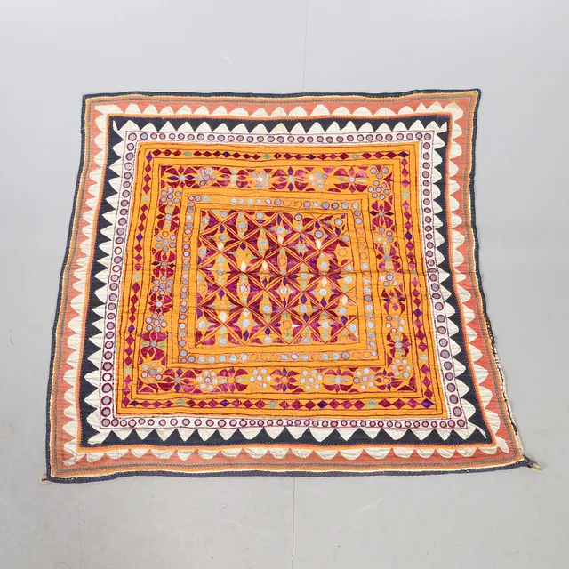 AN INDIAN EMBROIDERED WALL HANGING OR TABLE DECORATION.