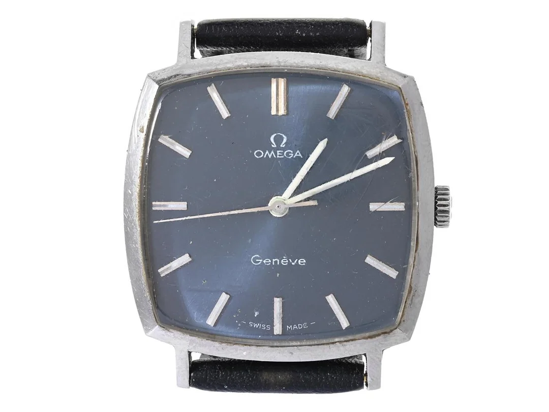 OMEGA, Genéve, Cal 601, Serie nr. 32653664, Ref nr. ST 131.0042, Boett nr. 131.0042 (C.B) / 1140, herrur, 32 x 32 (38) mm, stål, manuell, plexiglas, läderband, ca 1970. — Klockor/Omega — Kaplans