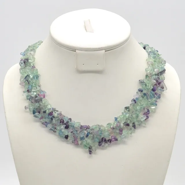 EDELSTEINCOLLIER AUS AMETHYST UND FLUORIT, IN STRUKTUR GEBUNDEN, MIT VERSCHLUSS, 20. JAHRHUNDERT.