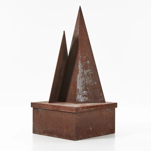 EVA SJÖBERG (F. 1951). Abstrakt skulptur, rostpatinerad järn, signerad, daterad 1990.