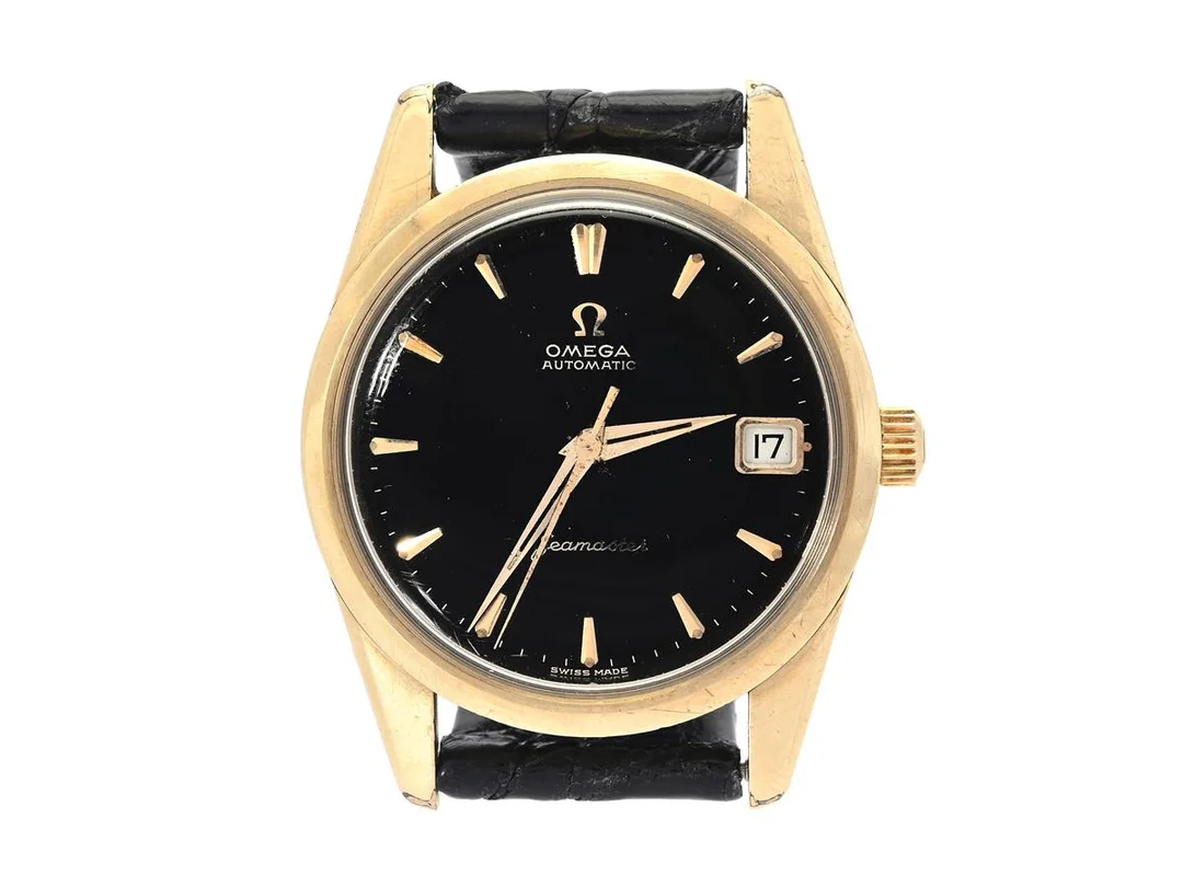 OMEGA, Seamaster, Cal 562, Serie nr. 18197600, Ref nr. KO 14701, Boett nr. 14701 61 SC (C.B), herrur, 33,5 mm, guld på stål, plexiglas, datum, skadad urtavla/visare, skadad boett (porer), läderband, ca 1961. — Klockor/Omega — Kaplans