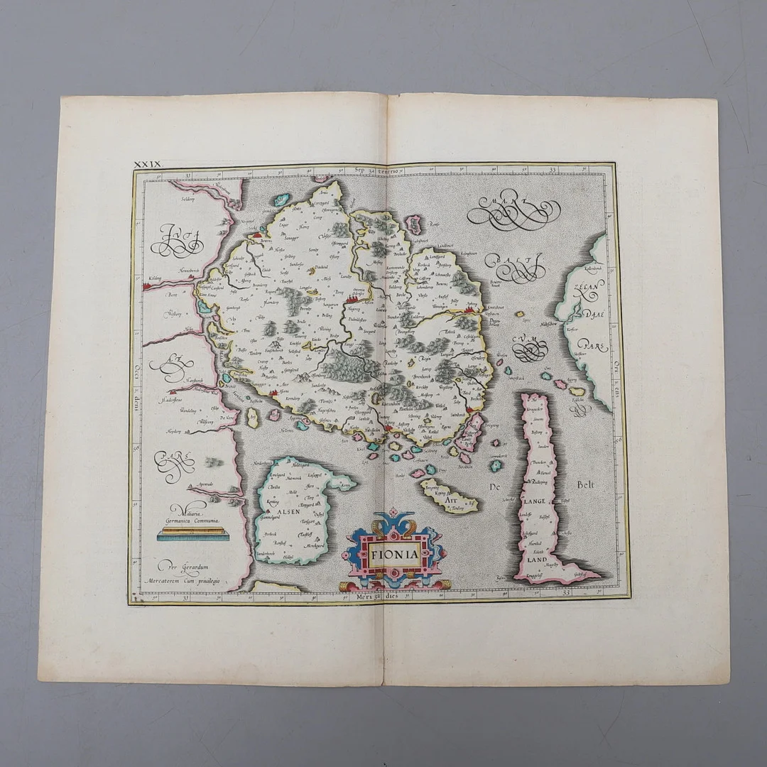 ANTIK KARTA. GERARD MERCATORS FIONIA (FYN) FRÅN TIDIGT 1600-TAL. — Maps — Crafoord Auktioner Lund