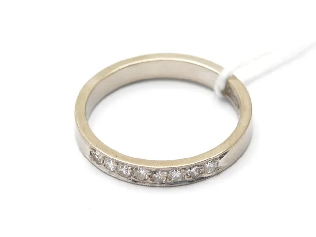 Ring vitguld 18K 3,3g Ø16¾ med åttkantslipade diamanter 8xca.0,02ct