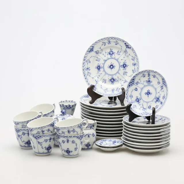 KAFFESERVIS, 35 delar, "Musselmalet", porslin, Royal Copenhagen.