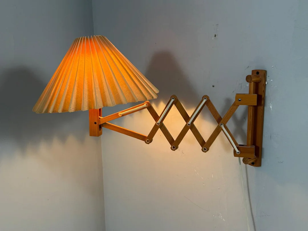 Scherenlampe/Scissor Lamp, Dänemark, 1960er Jahre. — Wall Lights — Stockholms Auktionsverk Düsseldorf/Neuss