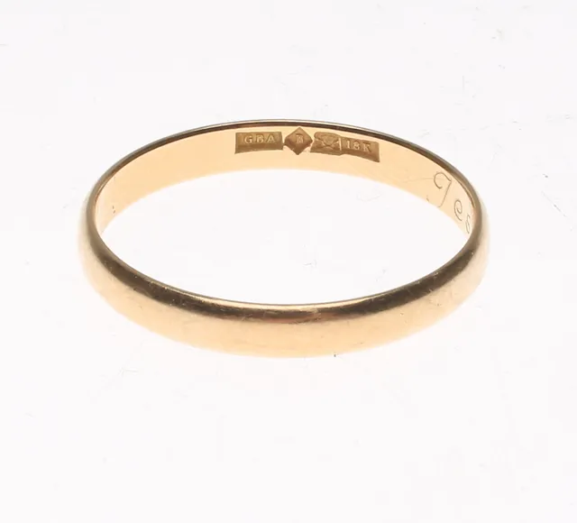 RING, 18k guld, vikt ca 3,7 gr.