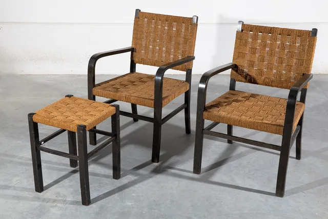 ERICH DIECKMANN. IM STIL VON. 2 Stühle + Hocker der 1930/40er Jahre (12-530).
