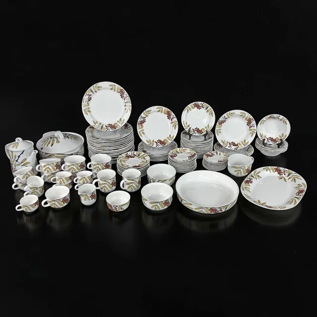 JACKIE LYND. Servisdelar, 98 st, "Diamant Berry", porslin, Rörstrand.
