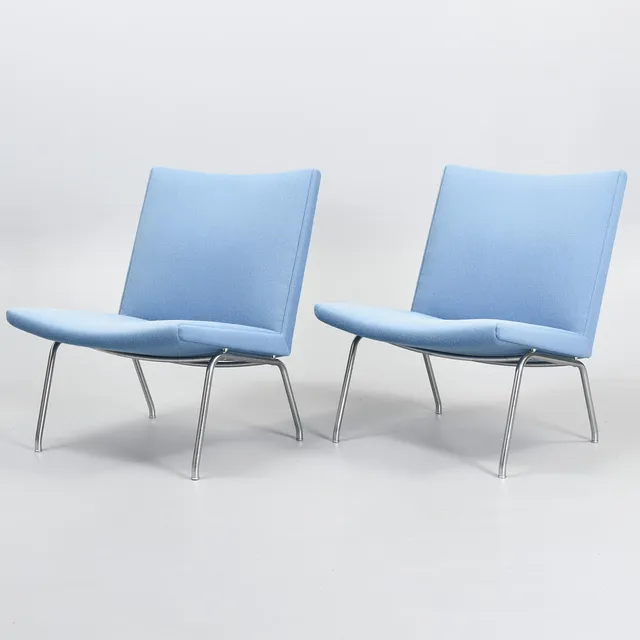 HANS J WEGNER. Lufthavnsstol model AP-40, et par, Danmark, 1958. Mærket.