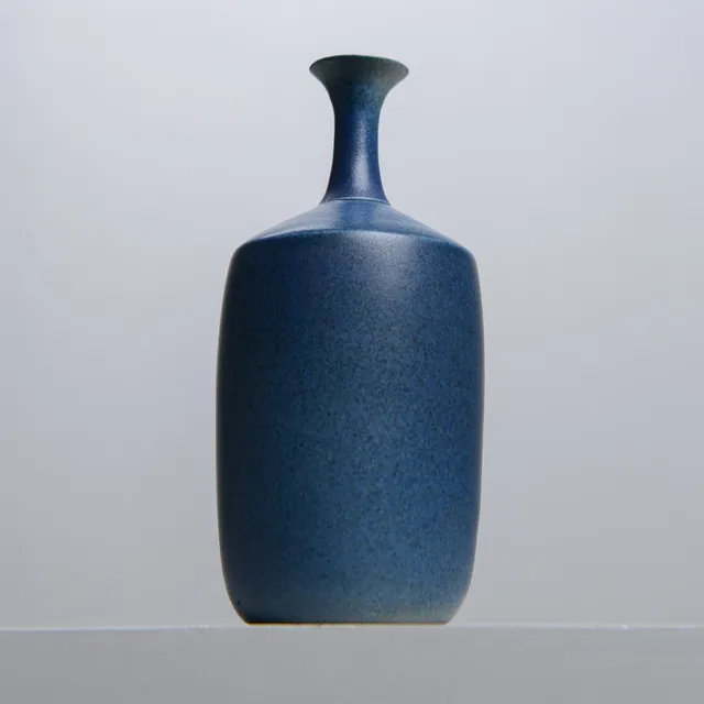 AGNE ARONSSON. Vas, stengods, monogramsignerad.