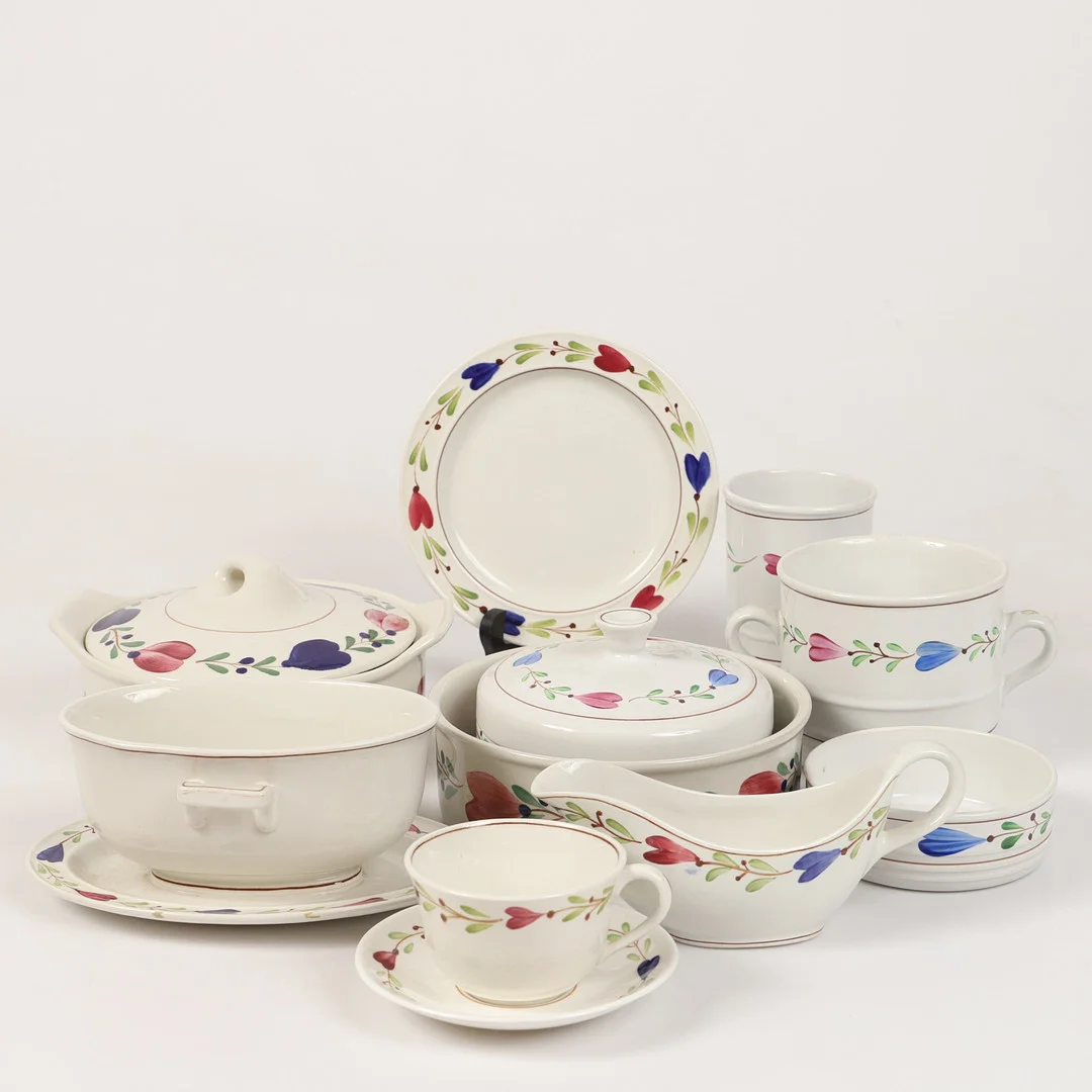 STIG LINDBERG. Servisdelar, 29 stycken, "Allmoge" samt "Ranka", Gustavsberg. — Tableware — Helsingborgs Auktionskammare
