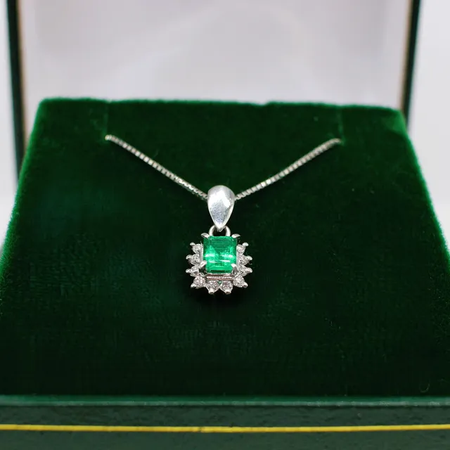 EMERALD & DIAMOND PENDANT IN PLATINUM.