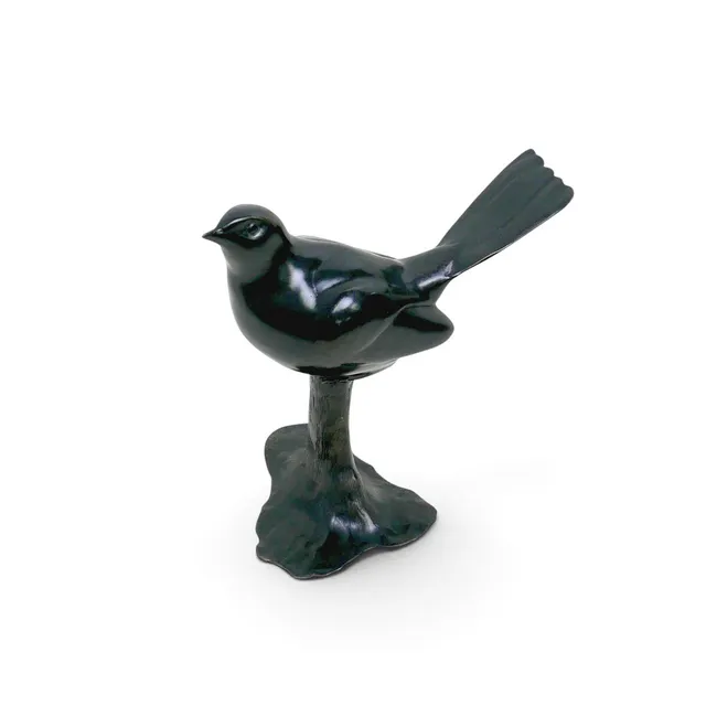 ANDREW GLASBY (BRITISH, B. 1970). A LIMITED EDITION BRONZE SCULPTURE OF A BLACKBIRD.