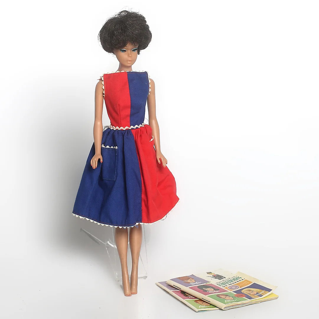 BARBIE, "Midge, Bubble Cut", samt 2 st. exclusive fashions, Mattel, 1960-tal. — Toys — Stadsauktion Sundsvall