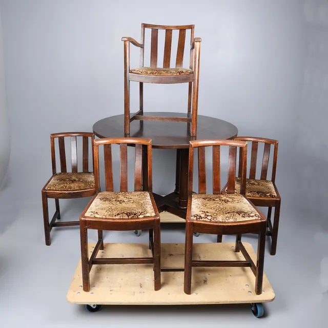 HEAL'S OAK DINING TABLE AND 5 CHAIRS. (6).