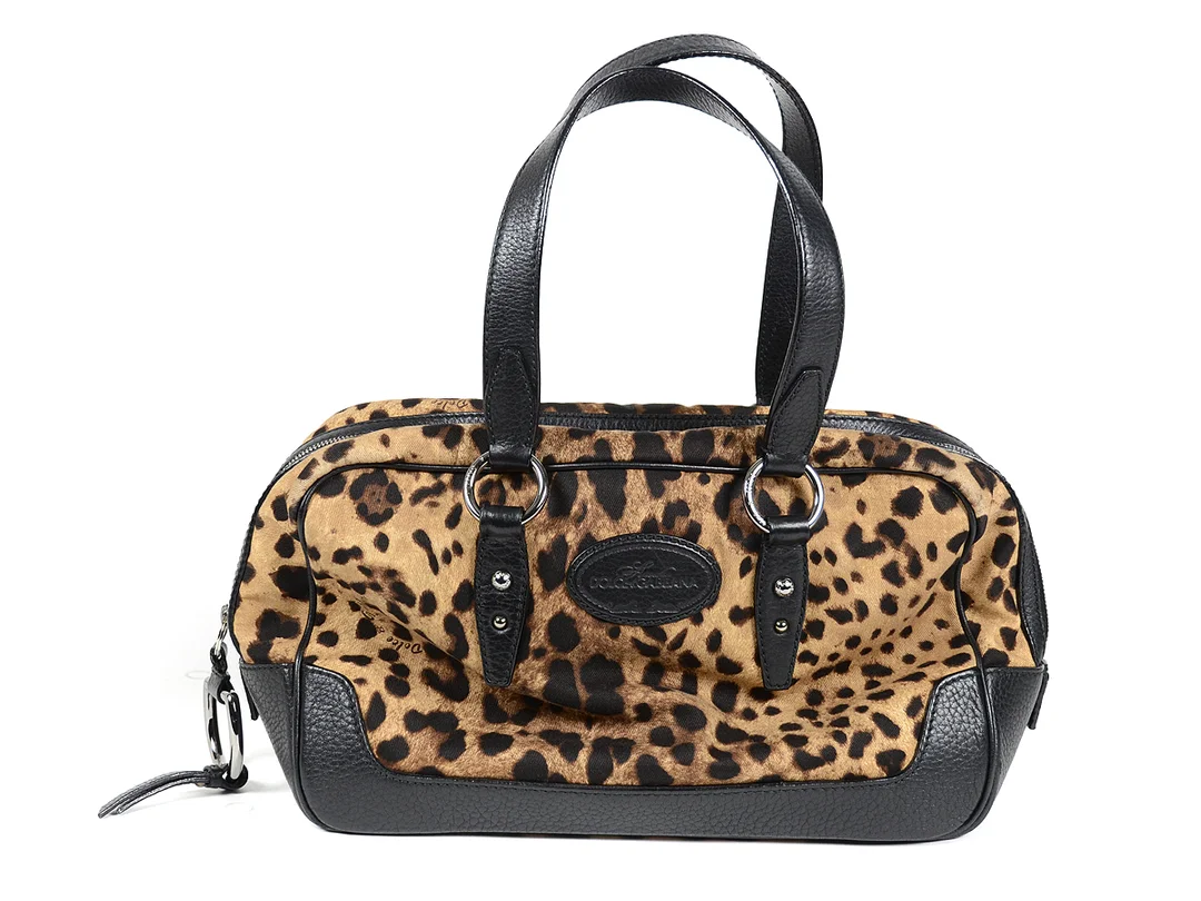 VÄSKA, DOLCE&GABBANA, leopard mönstrat tyg, svart läder, 32x20x13 cm, dustbag. — Accessoarer/Väskor — Kaplans