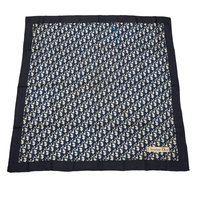 Christian Dior — Vintage Christian Dior silkeskjerf