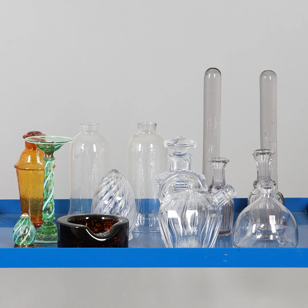 GLASS SHADES & OTHER ASSORTED GLASSWARE. — Other — Lawrences Auctioneers