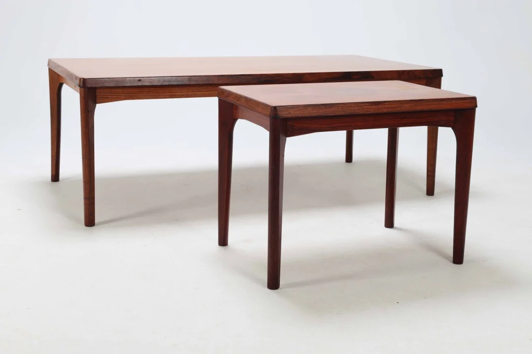 Henning Kjærnulf for Vejle Stole & Møbelfabrik: Two rosewood coffee tables (2) — Furniture/Coffee tables, occasional tables — Lauritz