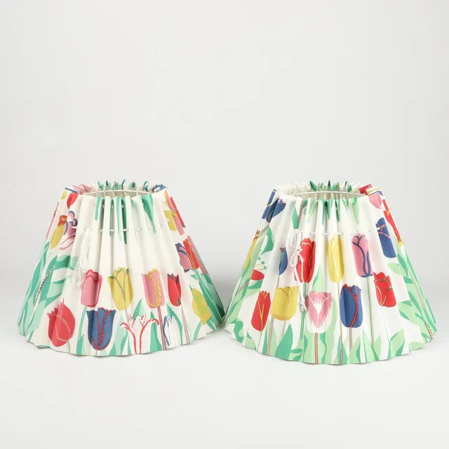 JOSEF FRANK. Lampskärmar, 1 par, "Tulpan", Firma Svenskt Tenn, Stockholm.