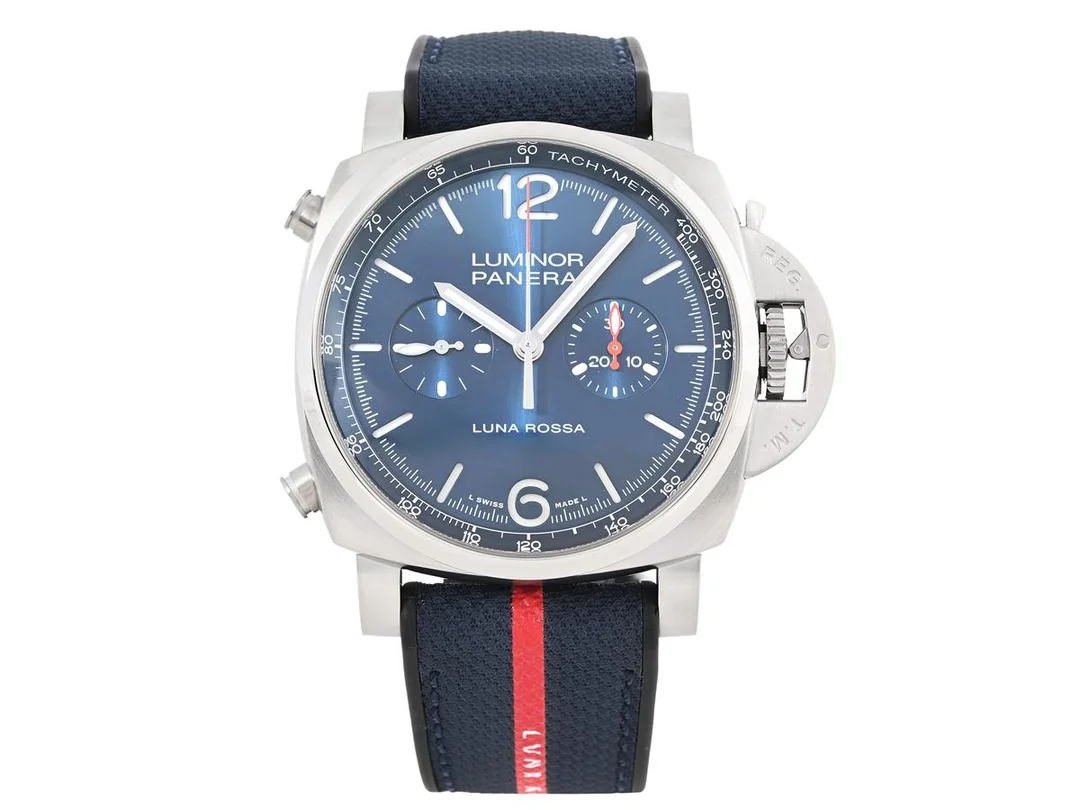 PANERAI, Luminor Luna Rossa, "Tachymetre", Cal P.9200, Verk nr. 004360, Serie nr. OP 7318/PLO134521, Ref nr. PAM01303, Boett nr. X0731/1000, kronograf, herrur, 44 mm, stål, automatisk, safirglas, gummiband, originalspänne, cert, oktober 2022, box, ytterkartong. — Klockor/Panerai — Kaplans