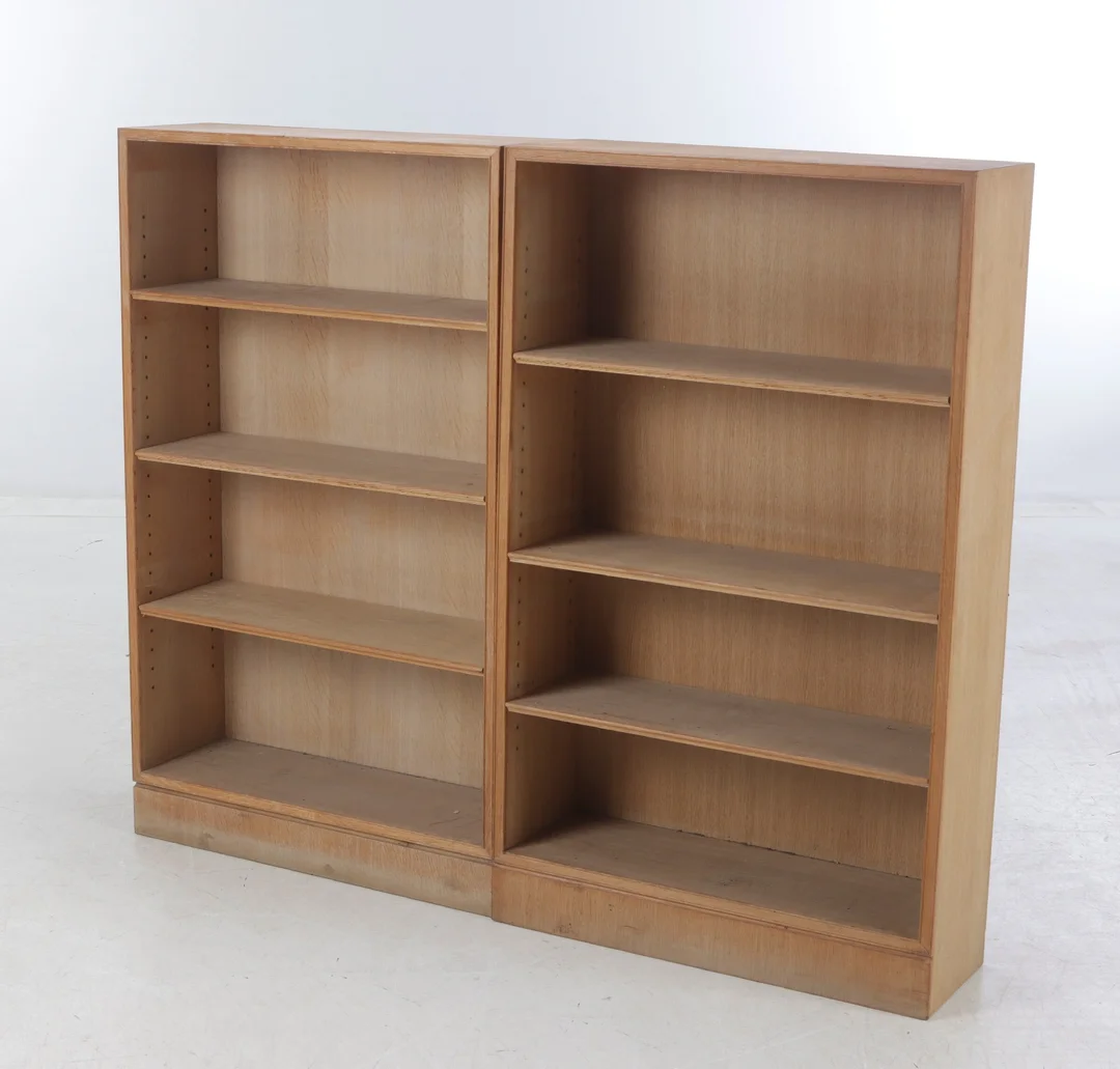 Frits Henningsen. Two oak shelves (2) — Furniture/Shelving — Lauritz